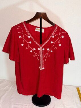 Collections Etc. Women's Red Cotton Embroidered Tunic Top Size Medium (Y8)